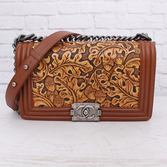 Chanel Paris-Dallas Corboda Boy Bag Embosed Calfskin Shoulder Crossbody A4817 - Picture 1 of 9